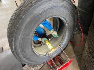 苫小牧　タイヤ交換　北海オート産業　パンク修理